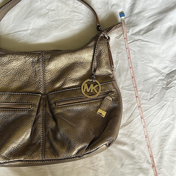 Michael Kors leather authentic bag like new! So elegant and stunning. Like new - Picture 8 of 15
